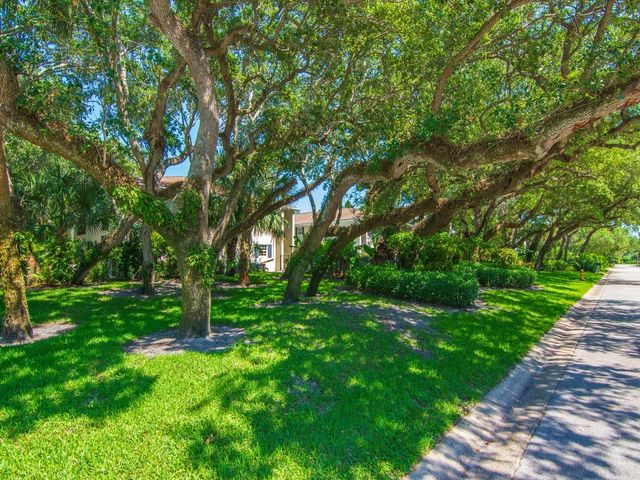 800 Coquina Lane 205, Vero Beach, FL 32963