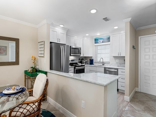 800 Coquina Lane 205, Vero Beach, FL 32963