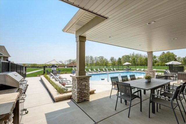 N28W25285 Madeline BOULEVARD #-A Bldg 14 Unit 52, Pewaukee, WI 53072