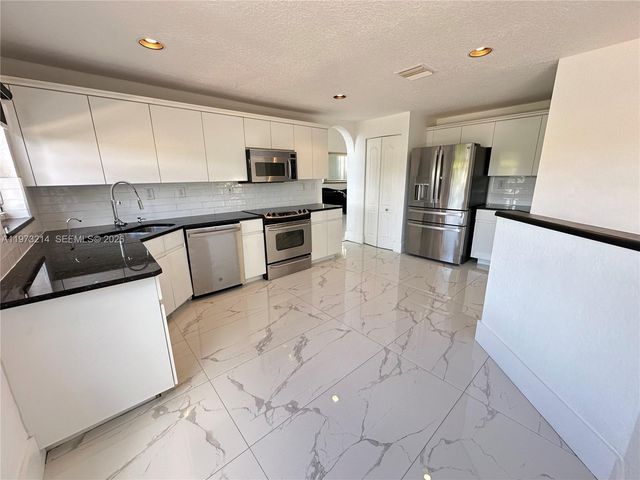10965 NW 59th St, Doral, FL 33178