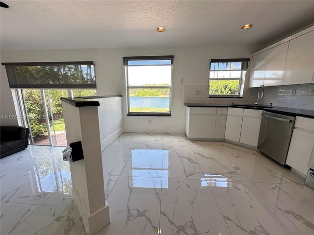 10965 NW 59th St, Doral, FL 33178