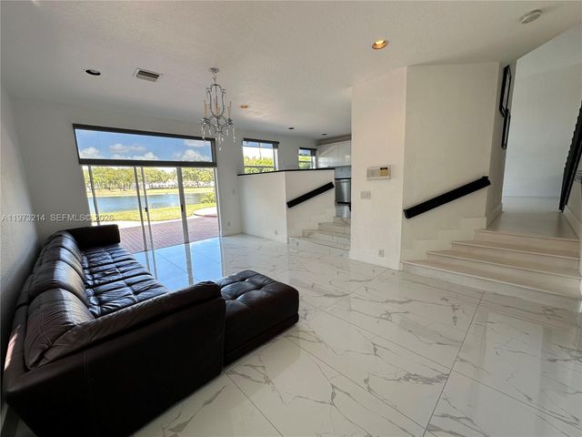 10965 NW 59th St, Doral, FL 33178