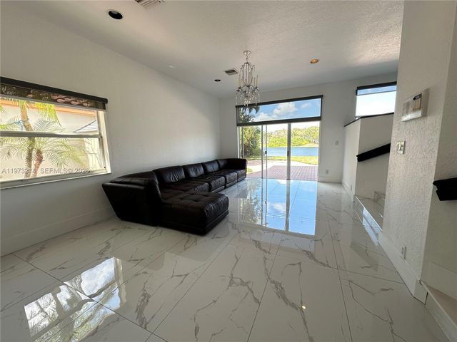 10965 NW 59th St, Doral, FL 33178