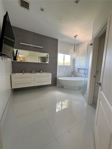 10965 NW 59th St, Doral, FL 33178