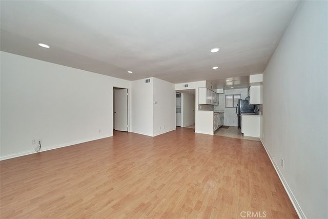 433 S Manhattan 213, Los Angeles, CA 90020