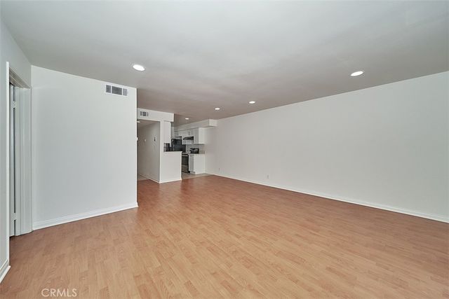 433 S Manhattan 213, Los Angeles, CA 90020