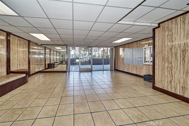 433 S Manhattan 213, Los Angeles, CA 90020