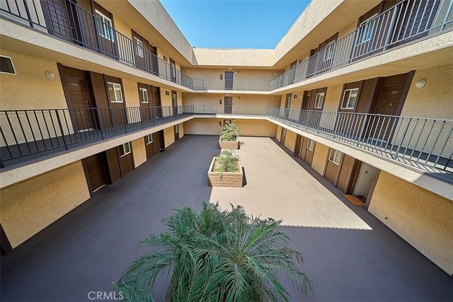 433 S Manhattan 213, Los Angeles, CA 90020