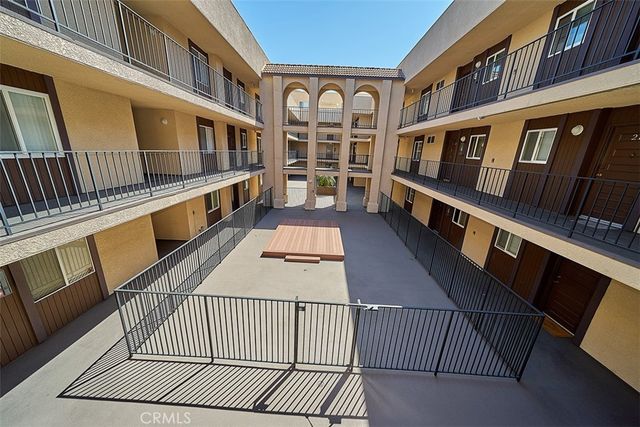 433 S Manhattan 213, Los Angeles, CA 90020