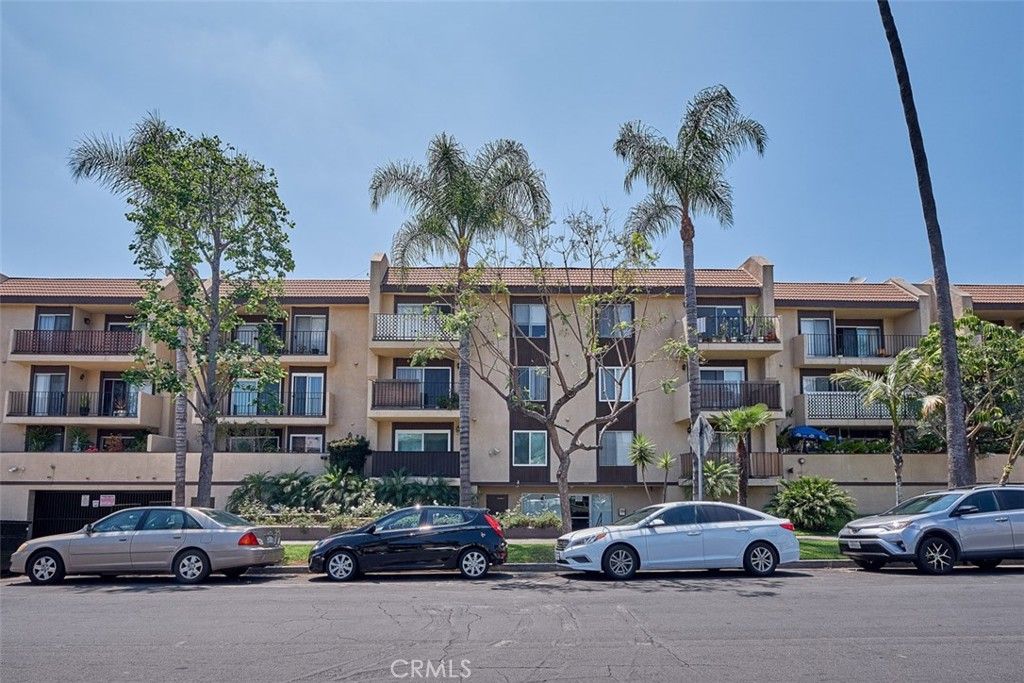 433 S Manhattan 213, Los Angeles, CA 90020