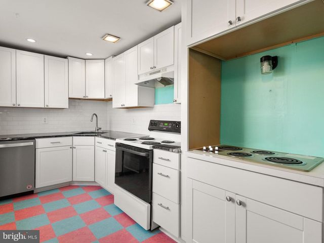 23 PLEASANT RD, Broomall, PA 19008