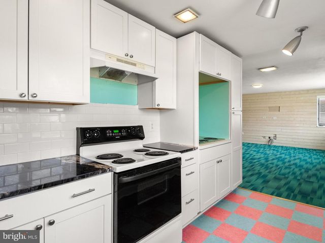 23 PLEASANT RD, Broomall, PA 19008