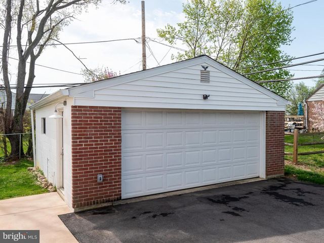 23 PLEASANT RD, Broomall, PA 19008