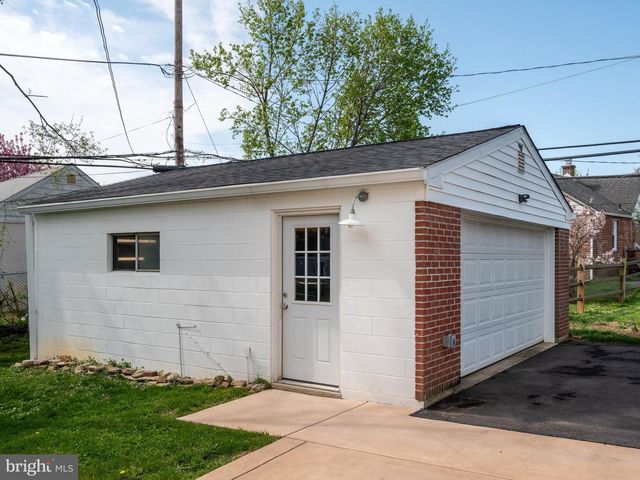 23 PLEASANT RD, Broomall, PA 19008