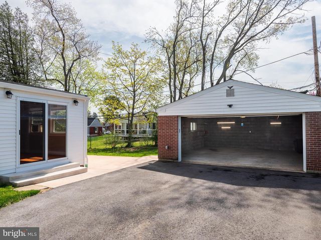23 PLEASANT RD, Broomall, PA 19008