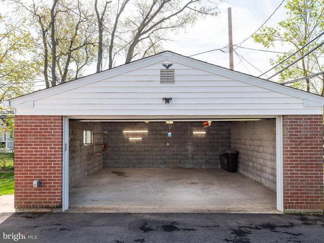 23 PLEASANT RD, Broomall, PA 19008