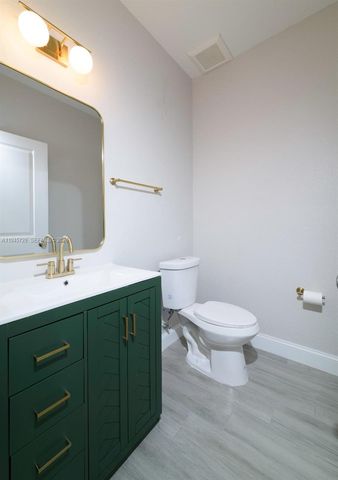 4024 SW 52nd St, Dania Beach, FL 33314