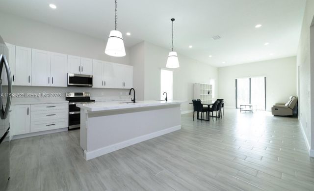 4024 SW 52nd St, Dania Beach, FL 33314