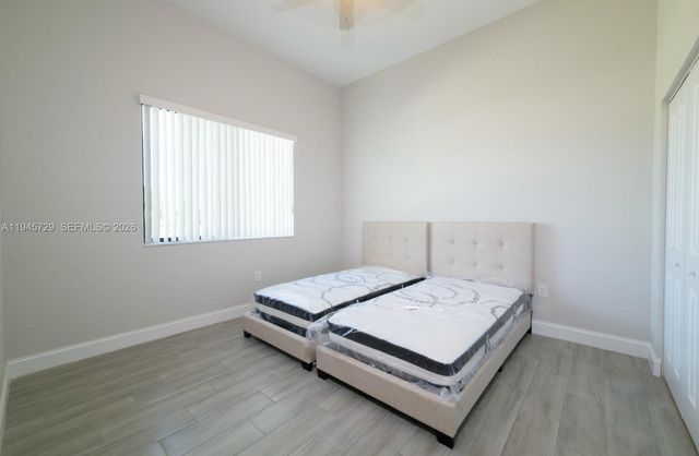 4024 SW 52nd St, Dania Beach, FL 33314