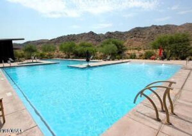 9749 S 11th Street, Phoenix, AZ 85042