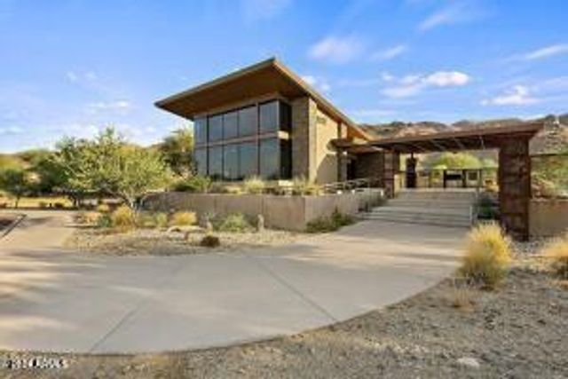 9749 S 11th Street, Phoenix, AZ 85042