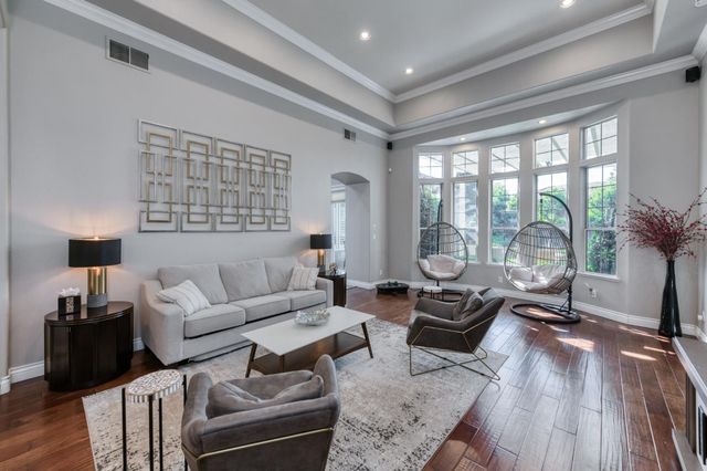 566 W Enterprise Avenue, Clovis, CA 93619