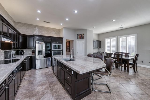 566 W Enterprise Avenue, Clovis, CA 93619