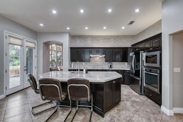 566 W Enterprise Avenue, Clovis, CA 93619