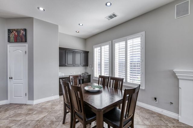 566 W Enterprise Avenue, Clovis, CA 93619