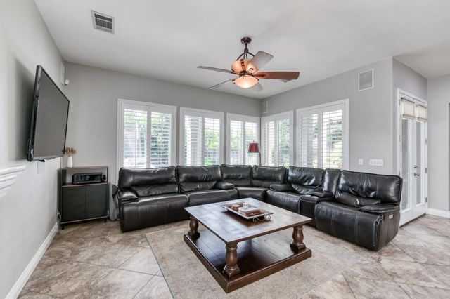 566 W Enterprise Avenue, Clovis, CA 93619