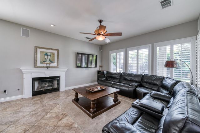 566 W Enterprise Avenue, Clovis, CA 93619