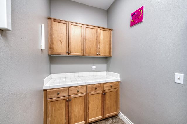 566 W Enterprise Avenue, Clovis, CA 93619