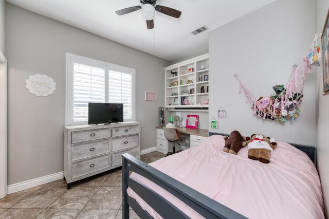 566 W Enterprise Avenue, Clovis, CA 93619