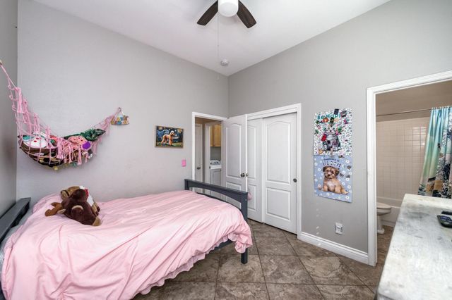 566 W Enterprise Avenue, Clovis, CA 93619