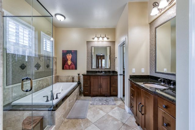 566 W Enterprise Avenue, Clovis, CA 93619