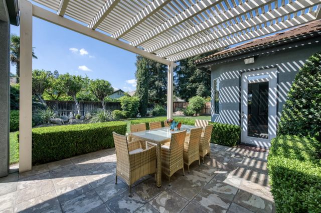 566 W Enterprise Avenue, Clovis, CA 93619