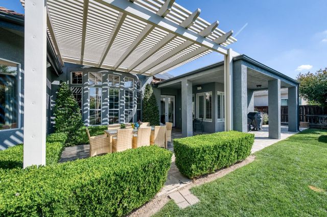 566 W Enterprise Avenue, Clovis, CA 93619