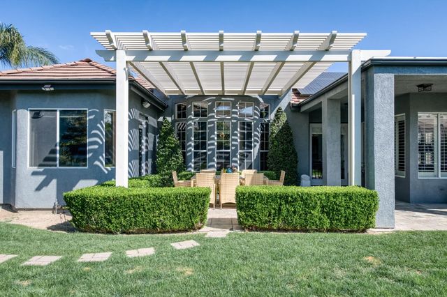 566 W Enterprise Avenue, Clovis, CA 93619