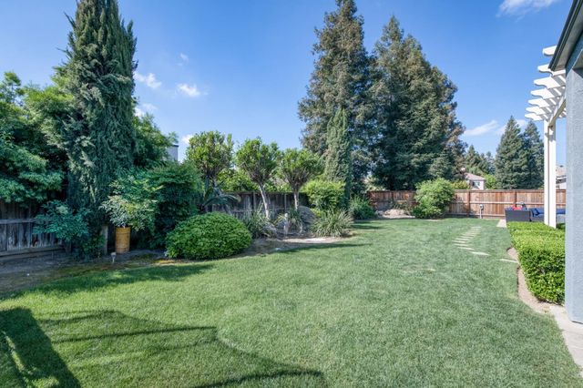 566 W Enterprise Avenue, Clovis, CA 93619