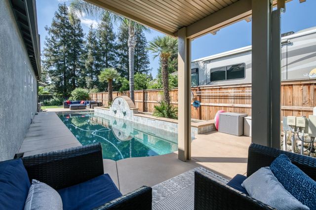 566 W Enterprise Avenue, Clovis, CA 93619