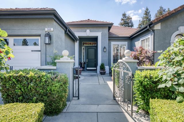 566 W Enterprise Avenue, Clovis, CA 93619