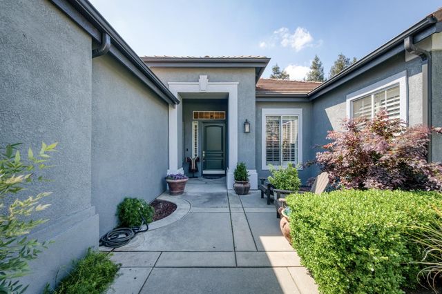 566 W Enterprise Avenue, Clovis, CA 93619