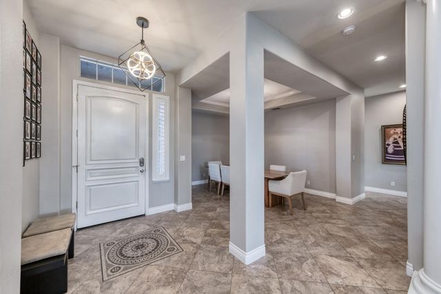 566 W Enterprise Avenue, Clovis, CA 93619