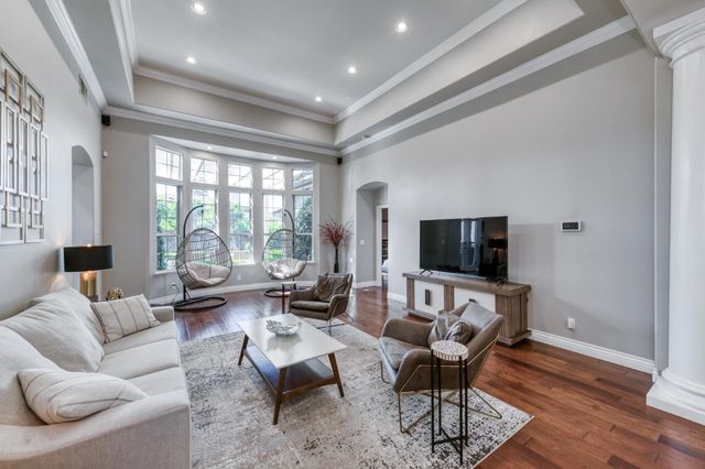 566 W Enterprise Avenue, Clovis, CA 93619