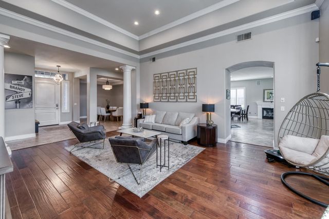 566 W Enterprise Avenue, Clovis, CA 93619