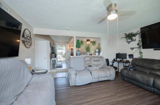 620 W Norwich Avenue, Clovis, CA 93612