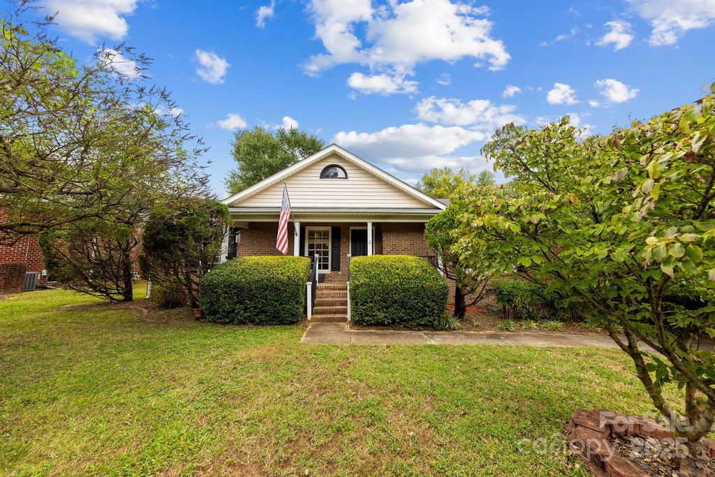 10520 Misty Ridge Lane, Charlotte, NC 28277