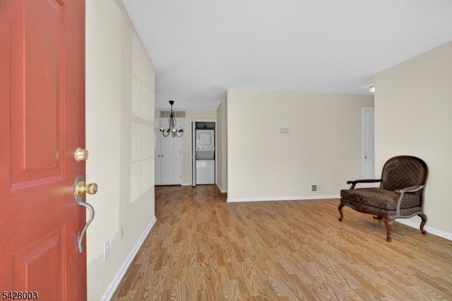 46 Stillwell Ct, Bridgewater Twp., NJ 08807