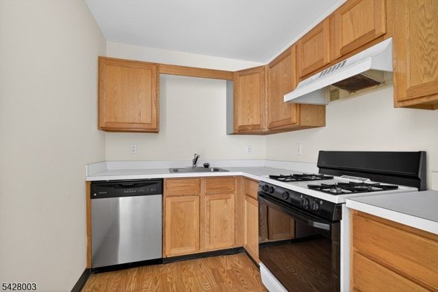 46 Stillwell Ct, Bridgewater Twp., NJ 08807