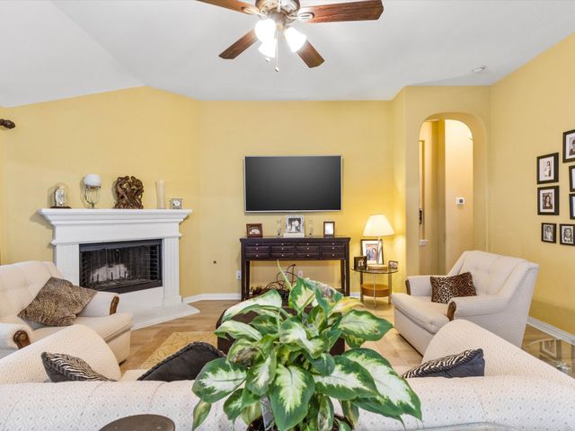 1301 Litchfield Lane, Burleson, TX 76028